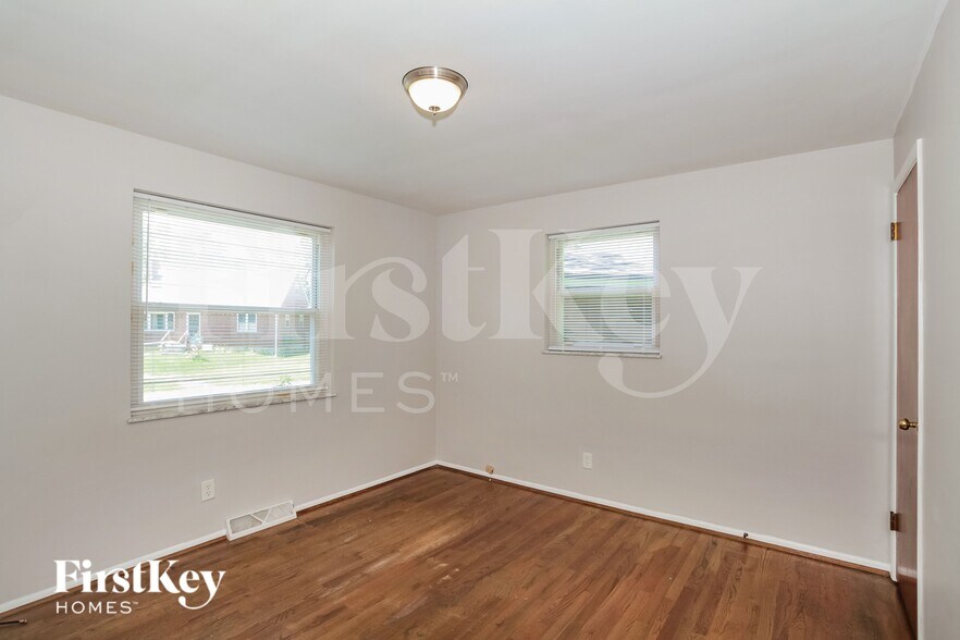 Building Photo - 9216 Maverick Dr