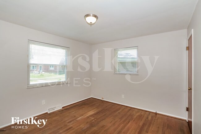 Building Photo - 9216 Maverick Dr