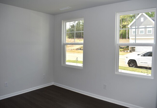 Building Photo - *PENDING!!*