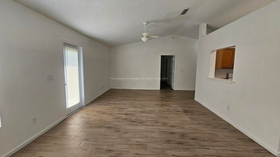 Building Photo - 9453 Thorn Glen Rd