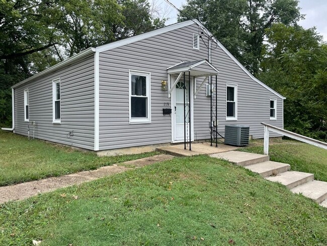Building Photo - 3 Bed 1 Bath House for rent in Bowling Gre...