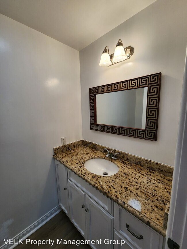 Building Photo - 3 br, 2.5 bath House - 2585 N Windsor Ave