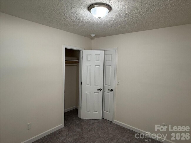 Building Photo - 404 Kingville Dr