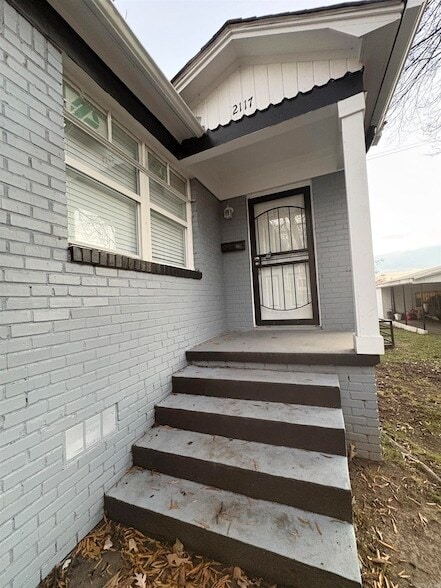 Building Photo - 2117 W 19th St