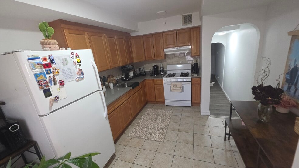 Building Photo - 1939 Bogart Ave