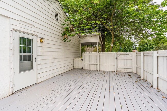 Building Photo - Charming 3 bedroom 2 bath home in Southland neighborhood!
