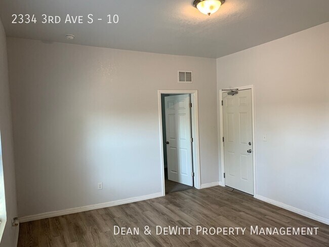 Building Photo - 2334 3rd Ave S