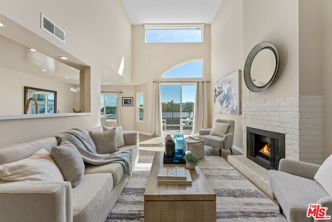Building Photo - 2677 S Centinela Ave
