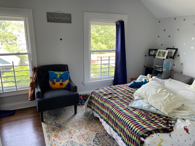 Building Photo - 70 Grove St