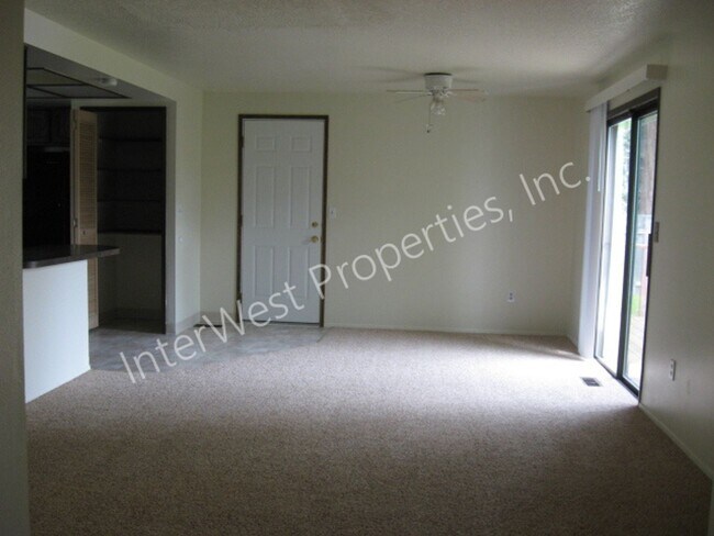 Building Photo - Ranch-Style Home in Beaverton with Fenced ...