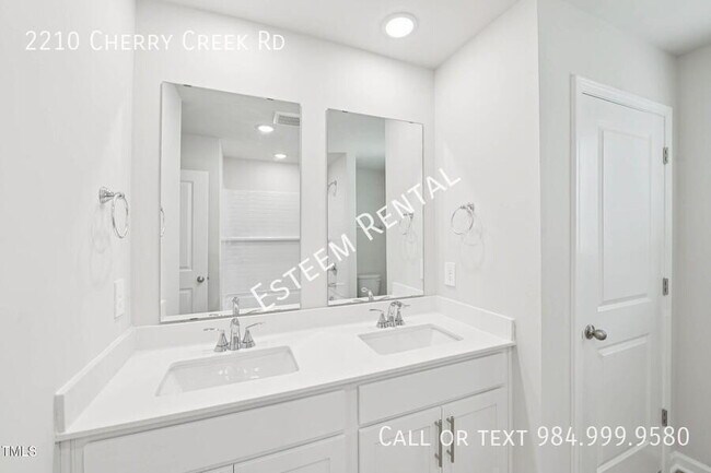 Building Photo - 2210 Cherry Crk Rd