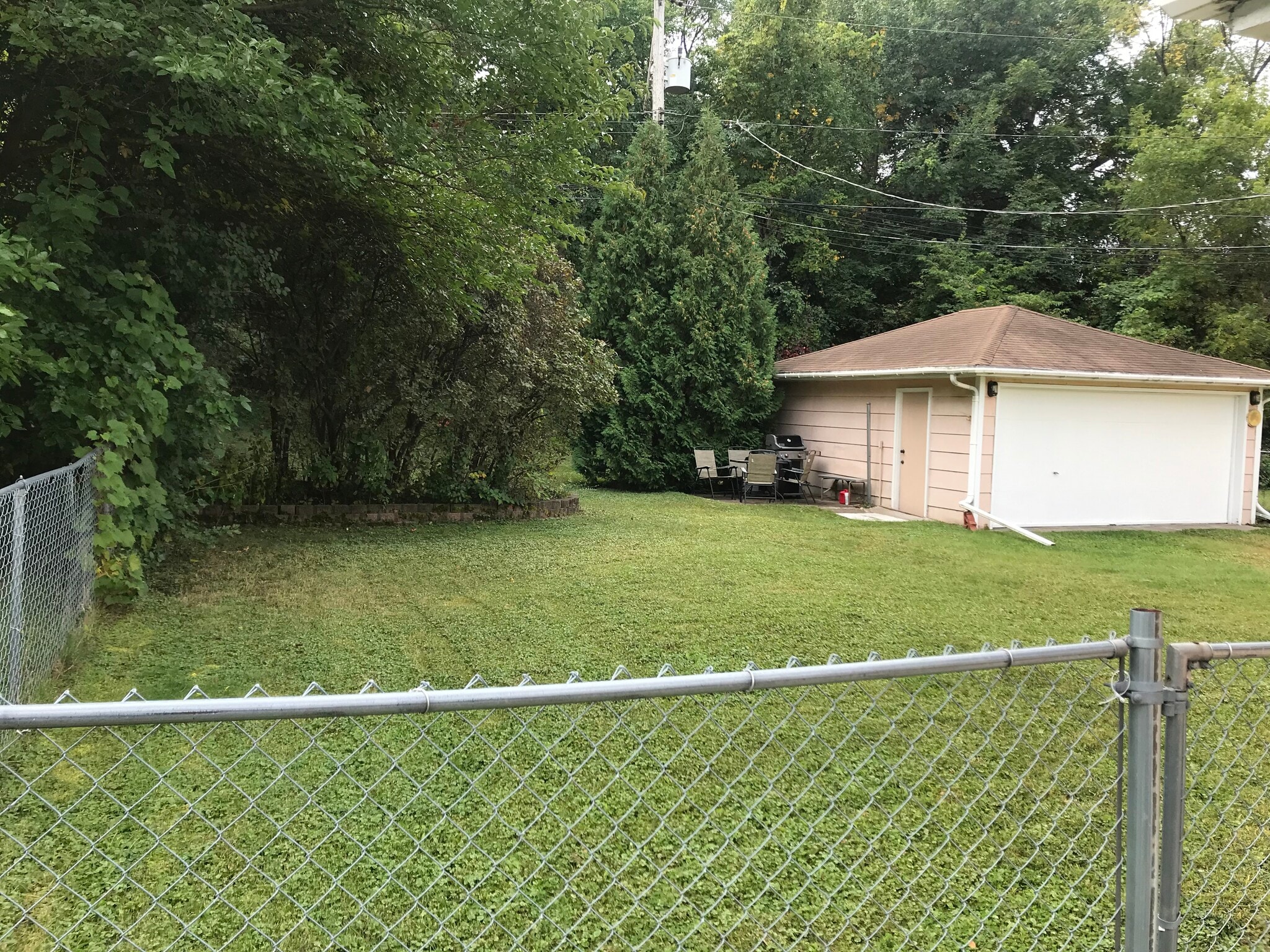 Fenced in yard - 1590 Case Ave E