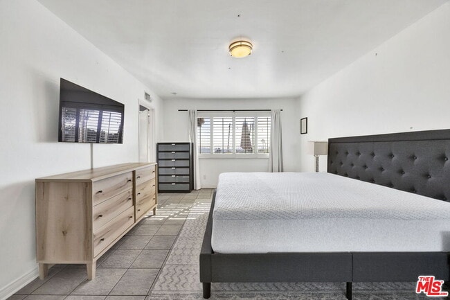 Building Photo - 906 Whitehaven Terrace