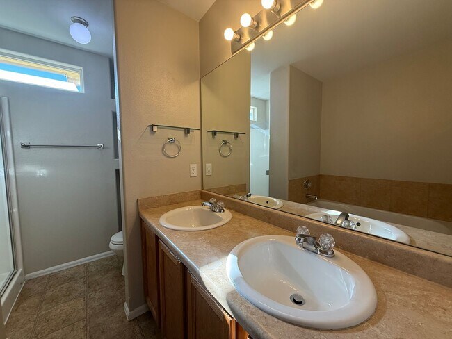 Building Photo - Nice Three Bedroom Townhome 80916