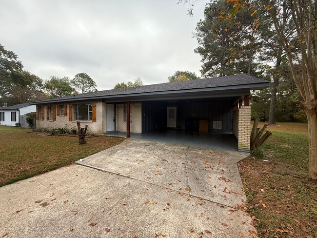 Primary Photo - 1821 S Brookwood Dr