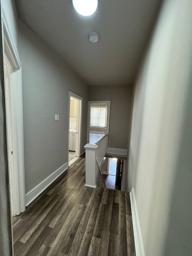 Building Photo - Spacious 3-Bedroom Home in Elmwood Park — ...