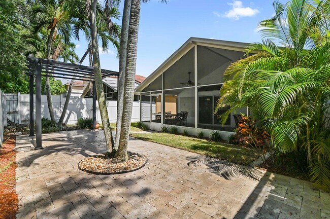 Building Photo - 5690 Green Island Dr
