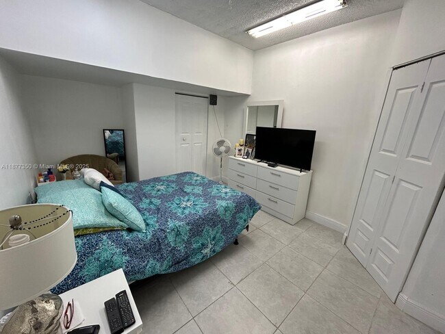 Building Photo - 15852 SW 68th Terrace