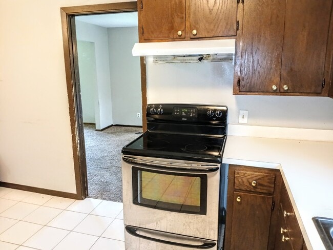 Building Photo - 3 Bedroom 2 Bath in Burnsville