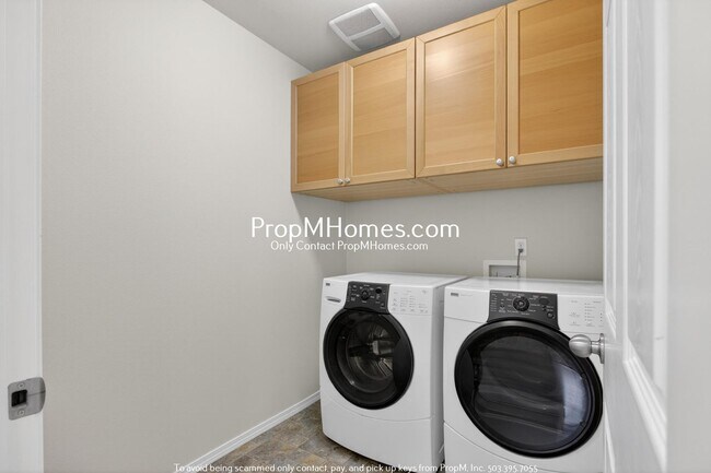 Building Photo - Gorgeous Updated Home in Witch Hazel!