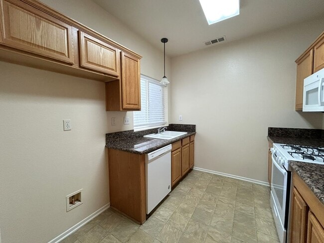 Building Photo - Two-Story 3-Bedroom Condo in Orange Gardens HOA!