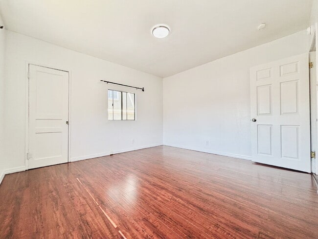 Building Photo - 2511 Ganahl St