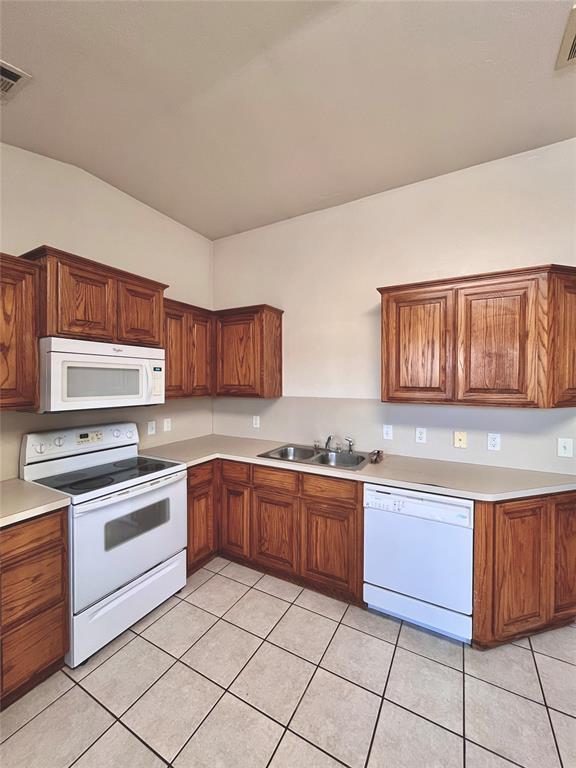 Building Photo - 2821 Edgemere Dr