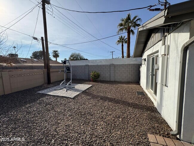 Building Photo - 8507 E Bonnie Rose Ave