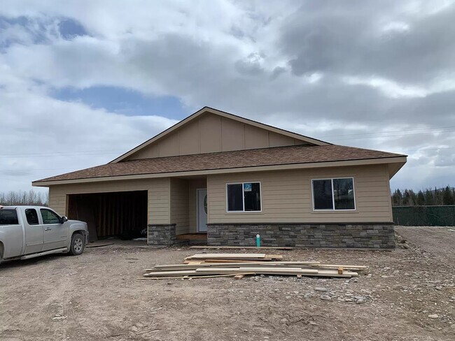 Building Photo - Sigle Family in East Valley