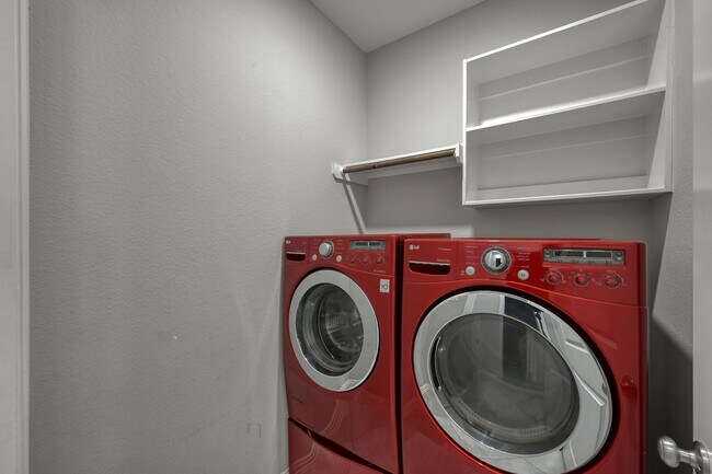 Building Photo - 122 S Bearkat Ct