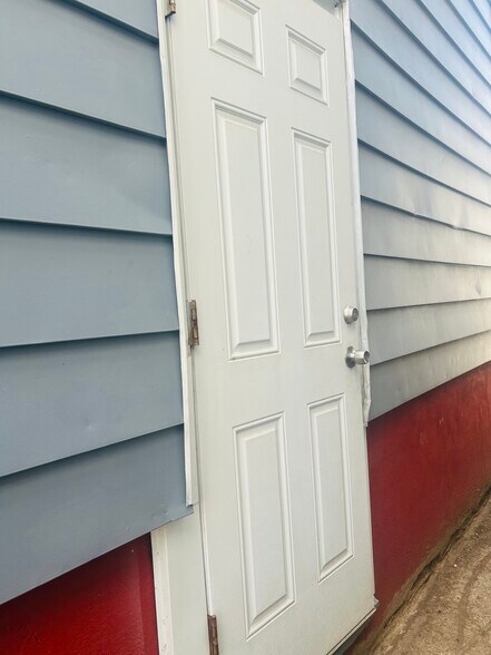 Primary Photo - 264 Howe Ave