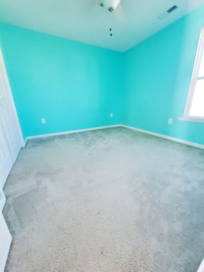 Building Photo - 1410 Boker Rd