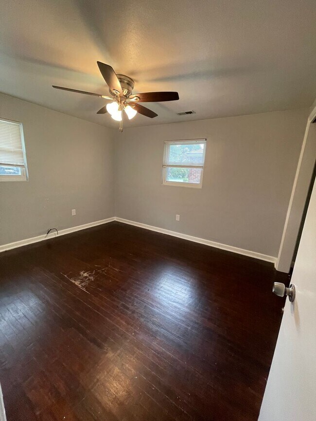 Building Photo - Coleman Place Duplex Quick Possession