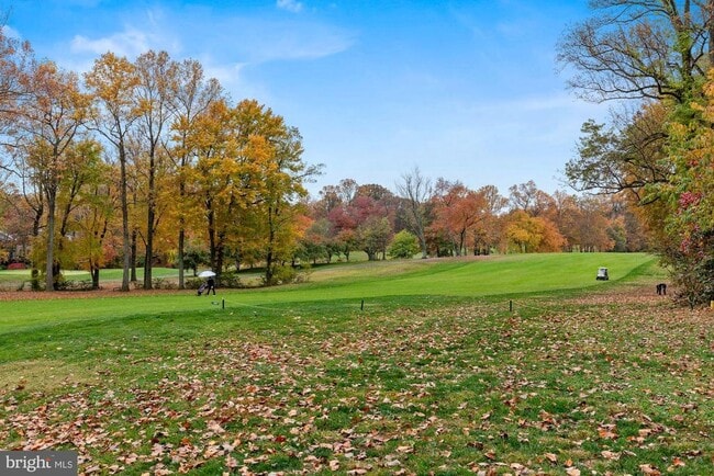 Building Photo - 2057 Golf Course Dr