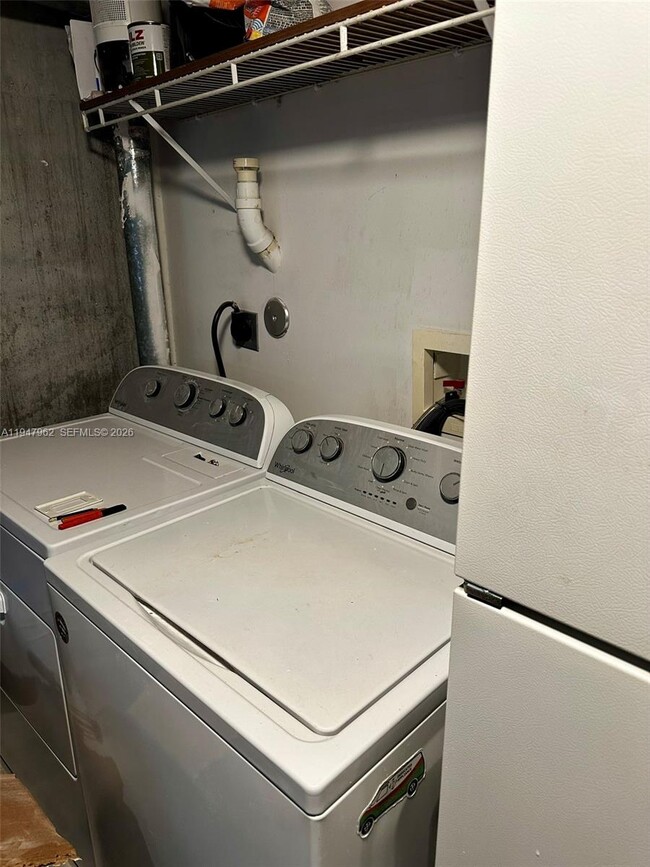 Building Photo - 2941 NE 185th St