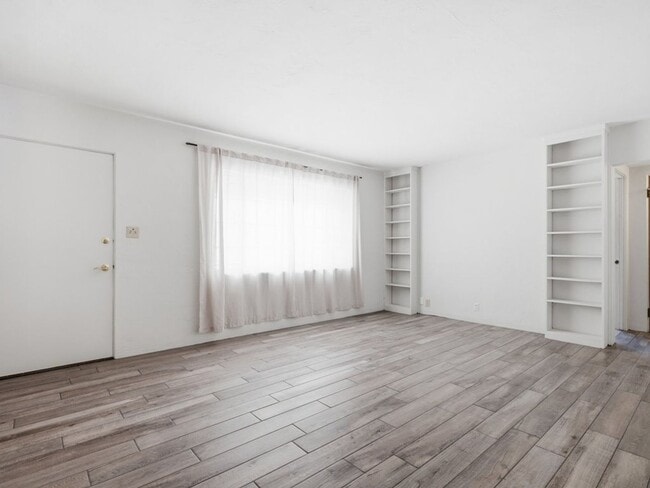 Building Photo - Charming 2-Bedroom Home with Vintage Character & Modern Comforts