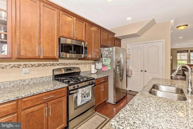 Building Photo - 11882 Country Squire Way