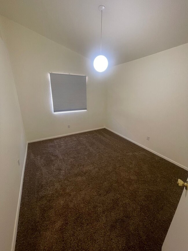 Building Photo - Charming 3-bedroom, 2-bathroom Home locate...