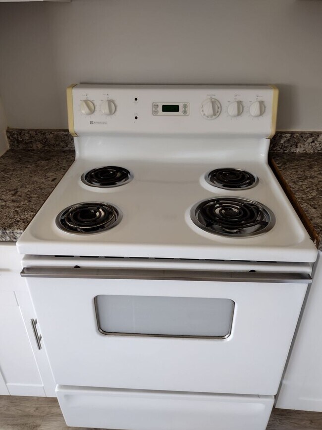 Building Photo - Newly Remodeled 1 Bedroom