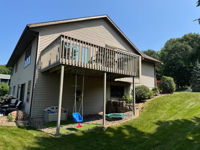 Building Photo - 209 E Larkspur Ln