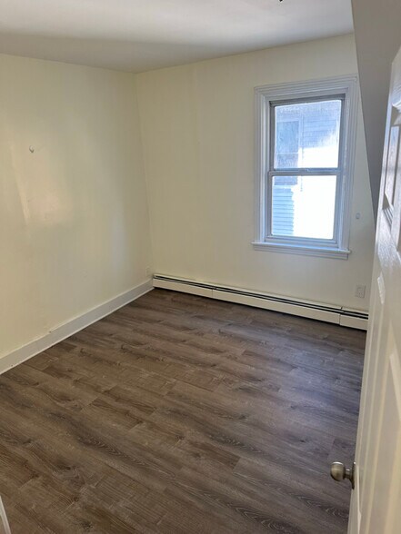 Building Photo - 106 Taylor St