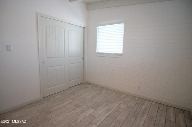 Building Photo - 919 N Catalina Ave