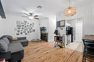 Building Photo - 2804 Rio Grande St