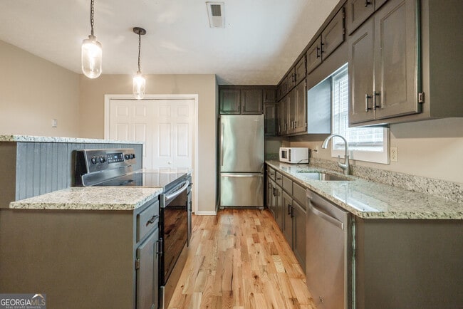 Building Photo - 1181 Glades Rd