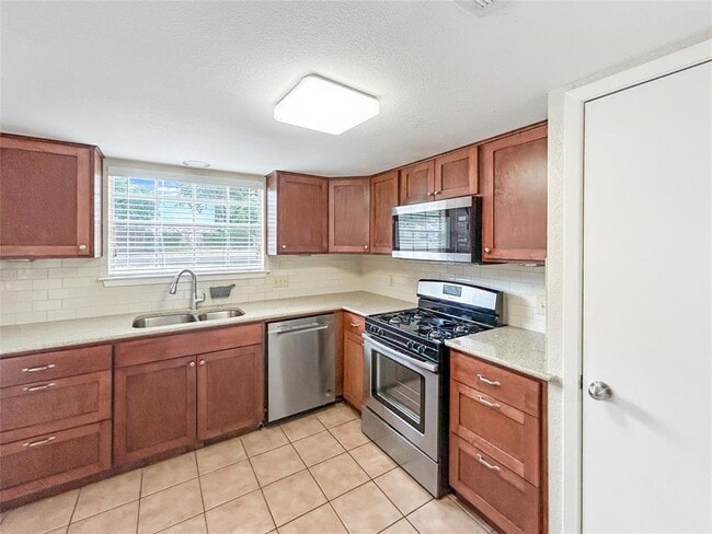 Building Photo - 12107 Tanglebriar Trail