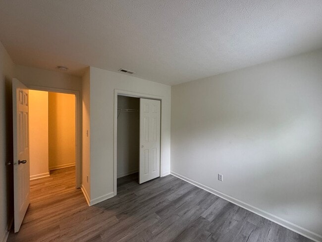 Building Photo - 1176 N Aberdeen Dr