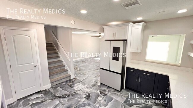 Building Photo - 430 Red Coat Ln