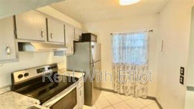 Building Photo - 9340 Lagoon Pl