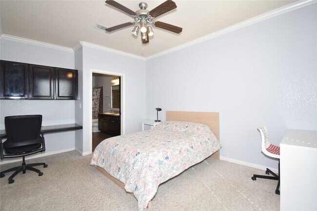 Building Photo - 1711 Old Spanish Trl