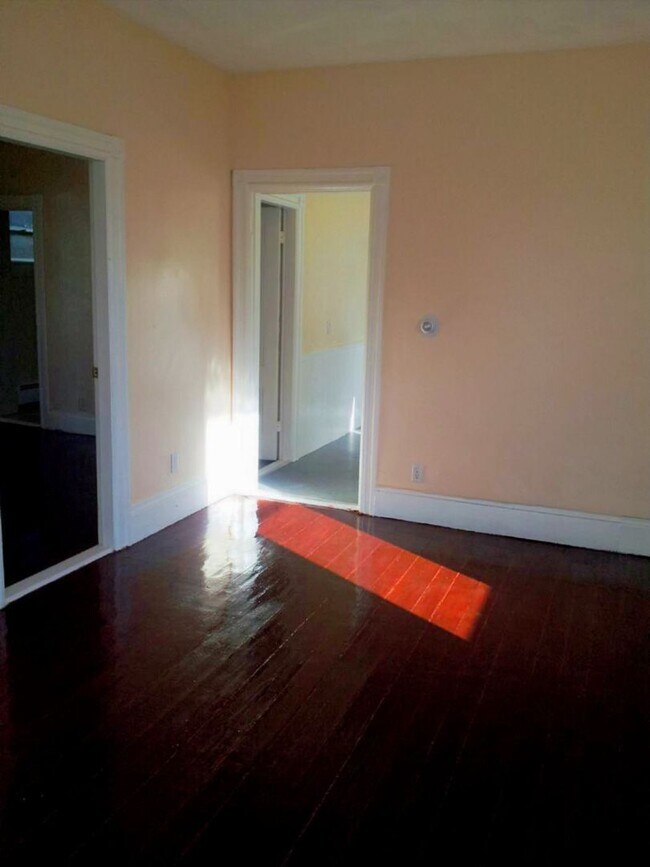 Building Photo - 6 Young Ave